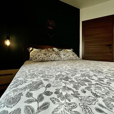 Airport Accommodation Bedroom With Bathroom Self Check In And Self Check Out Air-Condition Included Mqabba Eksteriør bilde