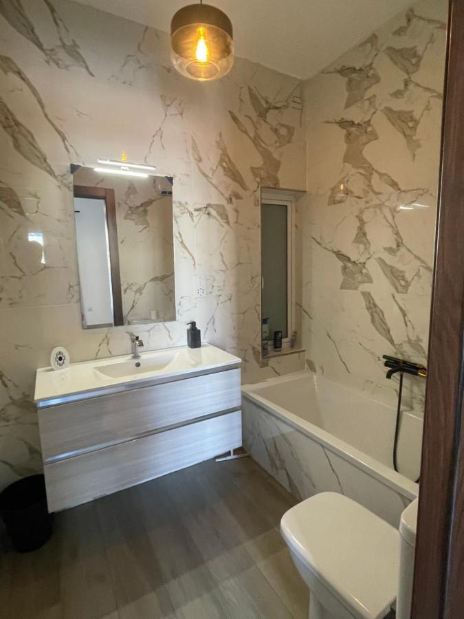Airport Accommodation Bedroom With Bathroom Self Check In And Self Check Out Air-Condition Included Mqabba Eksteriør bilde