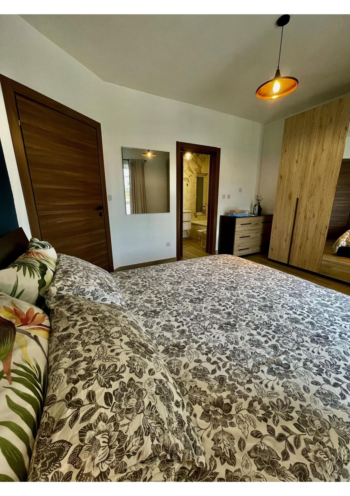 Airport Accommodation Bedroom With Bathroom Self Check In And Self Check Out Air-Condition Included Mqabba Eksteriør bilde