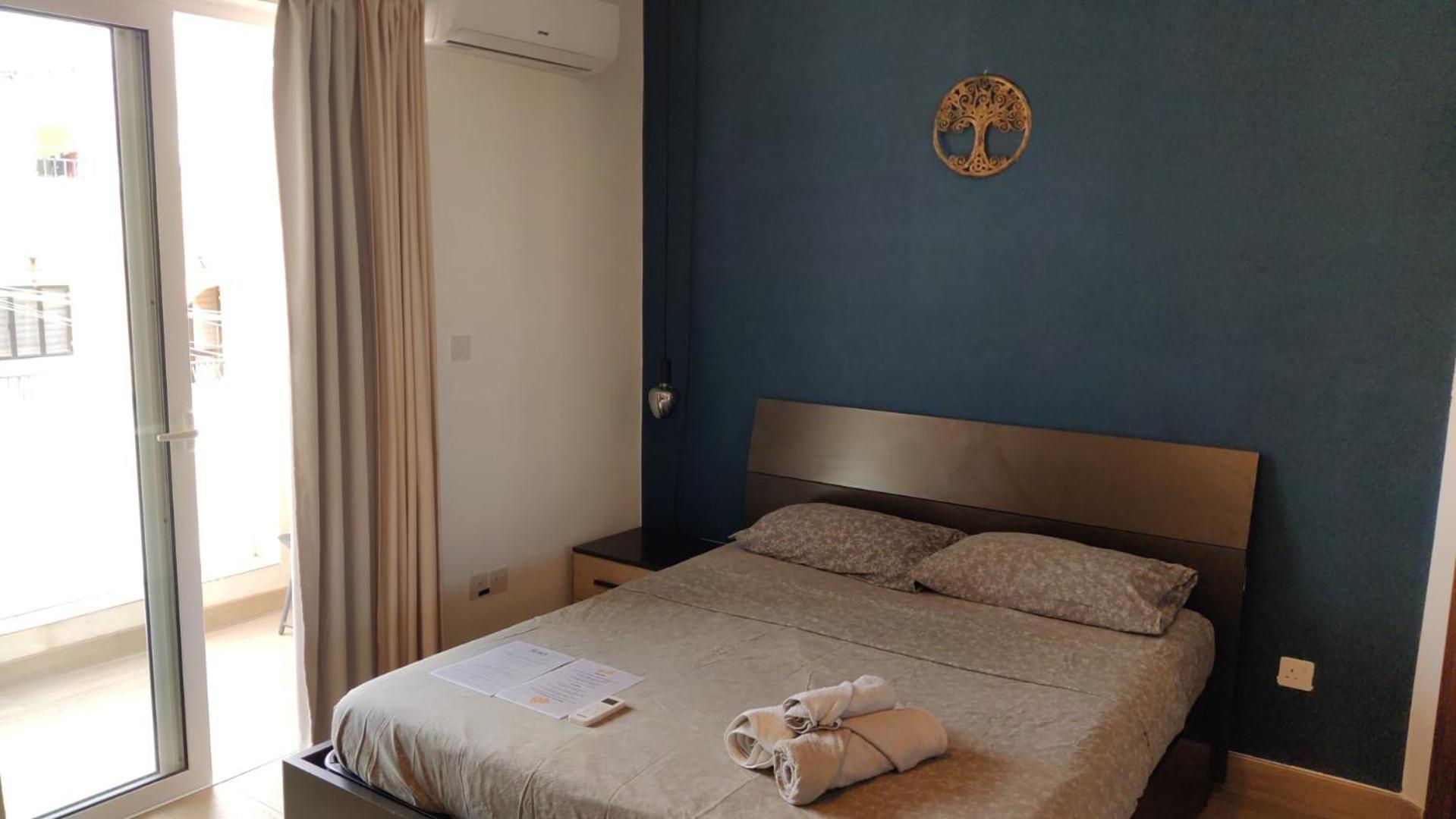 Airport Accommodation Bedroom With Bathroom Self Check In And Self Check Out Air-Condition Included Mqabba Eksteriør bilde